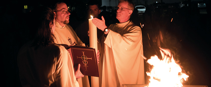 Soresina: fedeli tirchi, il parroco toglie le candele dalla chiesa